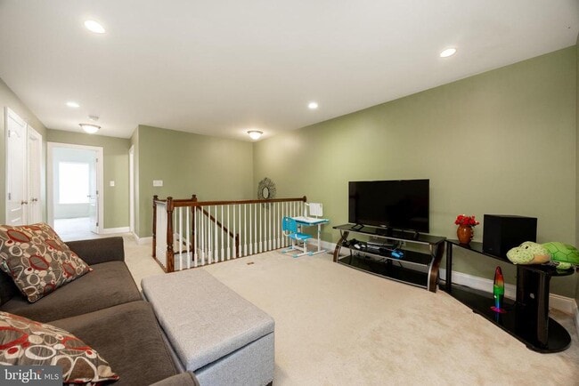 Building Photo - 71 Iron Hill Way