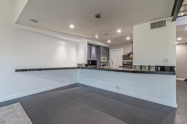 Building Photo - 7931 E San Miguel Ave