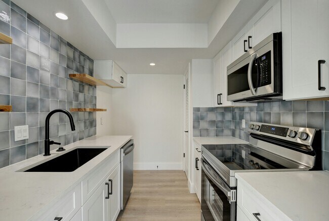 Building Photo - 1206 Hollow Creek Dr