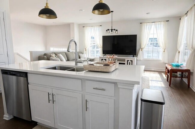 Building Photo - 49773 Lantern Wy