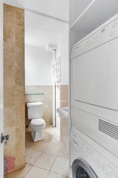 Building Photo - 246 Mott St