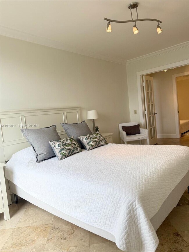 Building Photo - 3675 N Country Club Dr