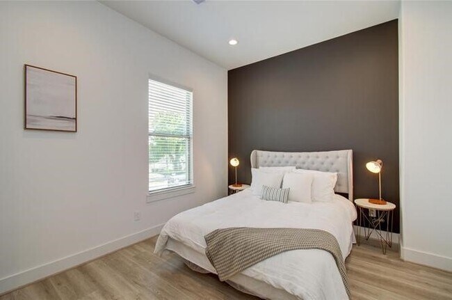 Building Photo - 2309 Eagle St