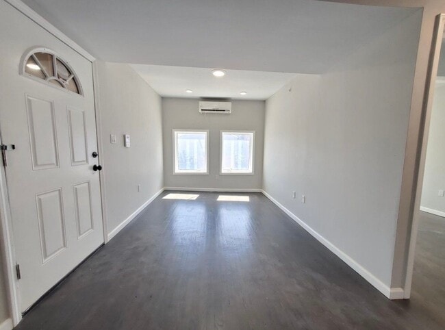 Building Photo - 557 Ocean Ave