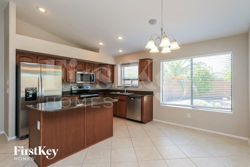 Building Photo - 98 E Clairidge Dr