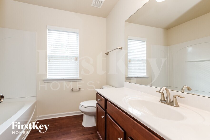 Building Photo - 9730 Loughlin Ln