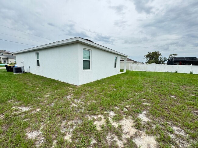Building Photo - BEAUTIFUL Home 4 Bedroom, 2 Bathroom in Po...