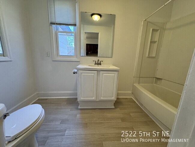 Building Photo - 2522 5th St NE