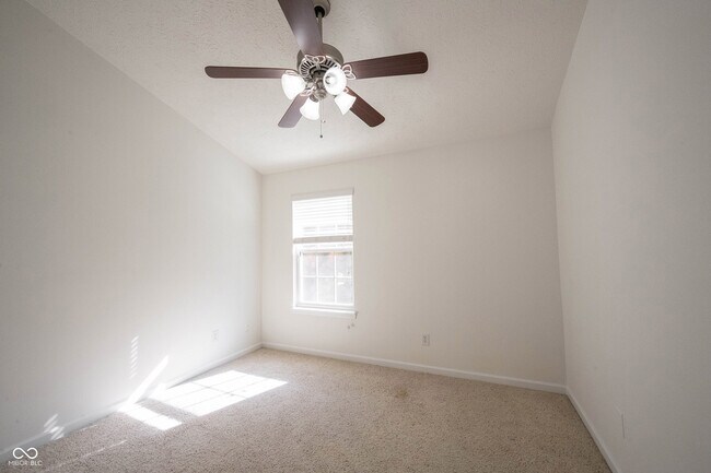 Building Photo - 9009 Mercer Dr