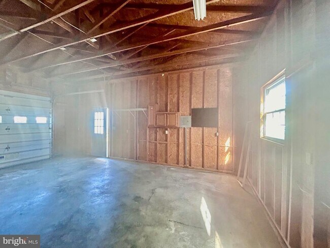 Building Photo - 307 Raven Rd