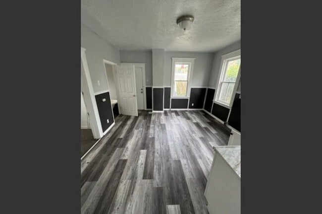 Building Photo - 3124 W 11th Pl