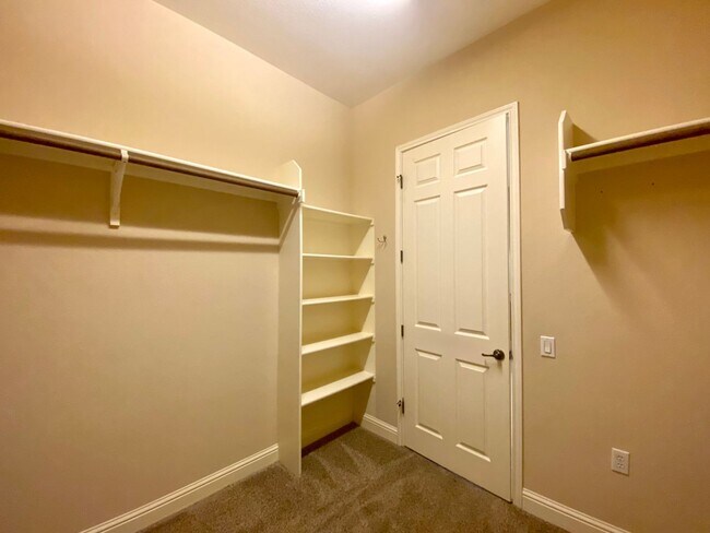 Building Photo - Large Home in Mueller!  Available for October!