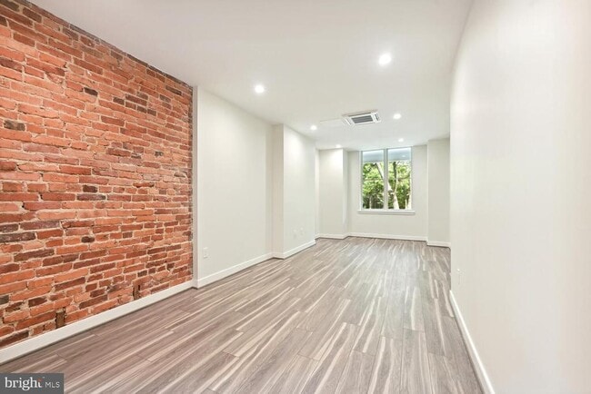 Building Photo - 1850 Ingleside Terrace NW