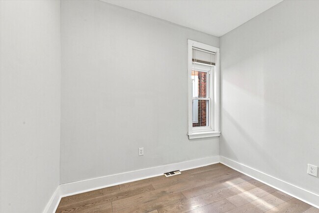 Building Photo - 5515 Catharine St