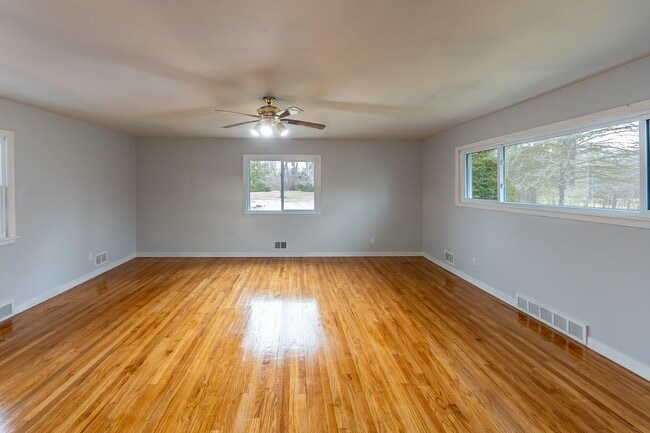 Building Photo - 18485 Ridge Rd