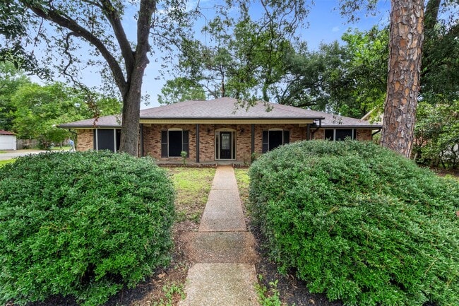 Building Photo - 2101 Lamar Dr