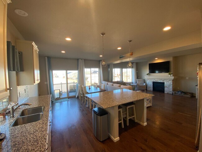 Building Photo - 4 Bed 4 Bathroom Home in Banning Lewis With Fished Basement!!