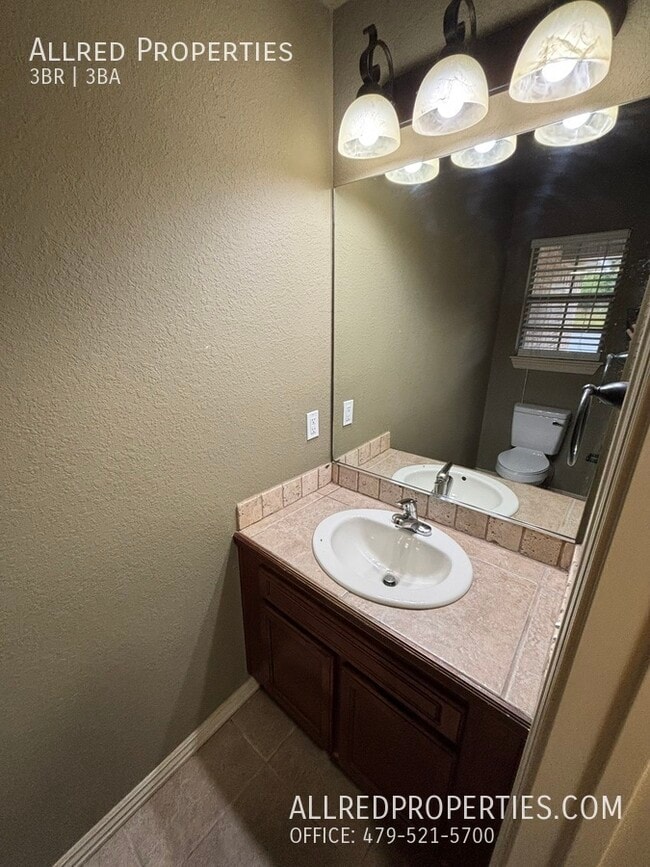 Building Photo - 52 S Ray Ave