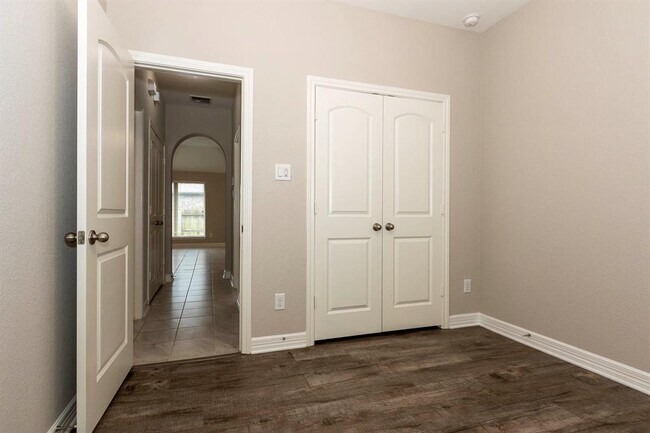 Building Photo - 9735 Stratton Ridge Dr