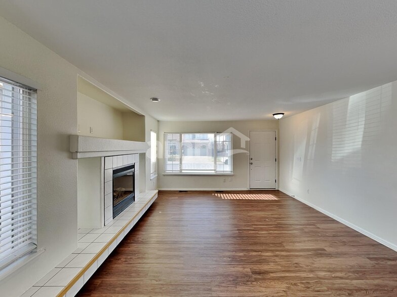 Building Photo - 4608 N Gibraltar St