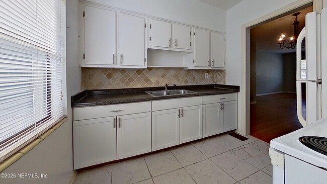 Building Photo - 1234 Lasalle St