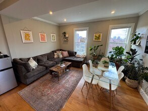 Building Photo - 9/1 Fully renovated 5BR/2BA in Cambridgeport/Central Sq area!