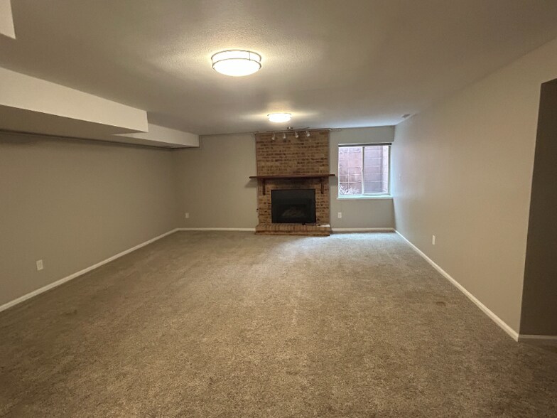 Building Photo - 472 W Rockrimmon Blvd