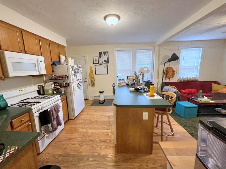 Primary Photo - 389 Columbia St