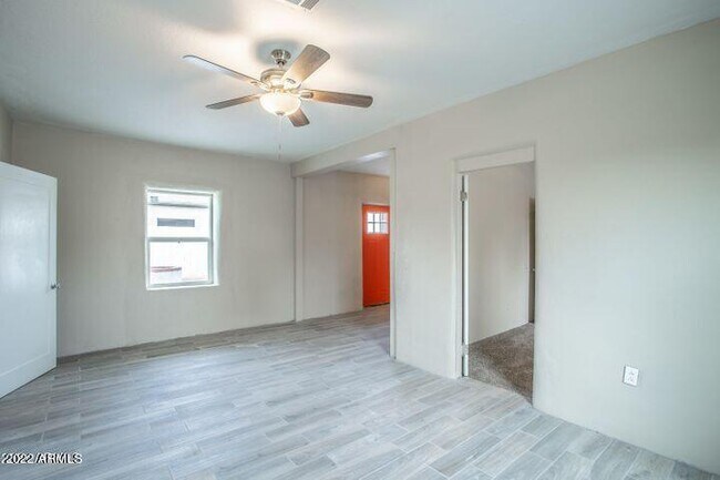Building Photo - 2521 N 28th Pl