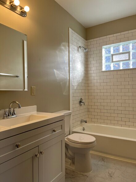 Building Photo - 2159 S Mound St