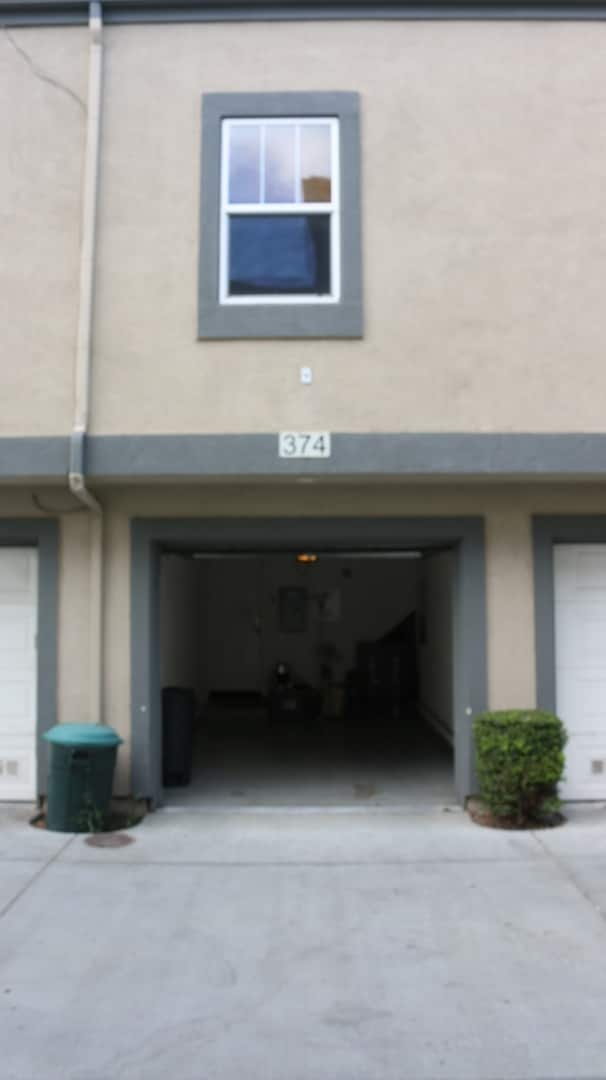 Building Photo - Excellent 2 Bed 2 Bath Town Home