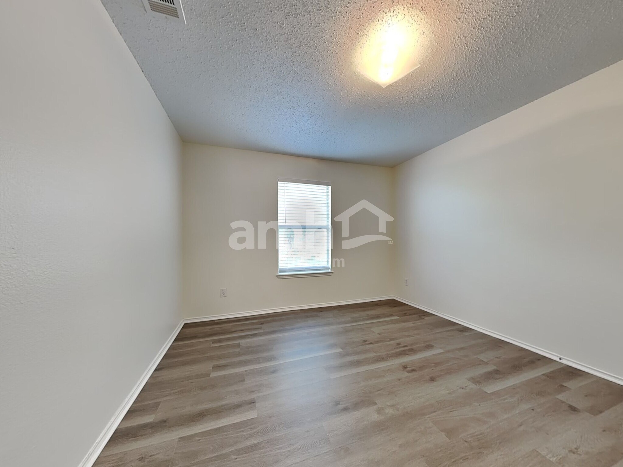 Building Photo - 163 Southlake Dr