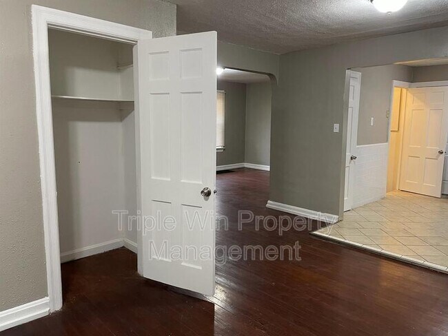 Building Photo - 2139 Kappel Dr