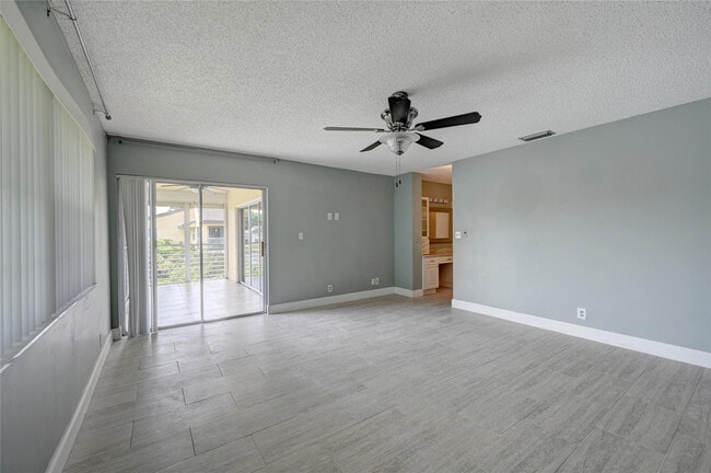 Building Photo - 8760 Azalea Ct