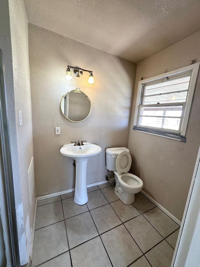 Building Photo - House Ready to Rent ASAP! Corner Lot!