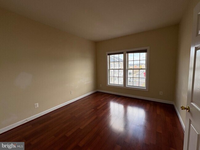 Building Photo - 635 Whetstone Glen St