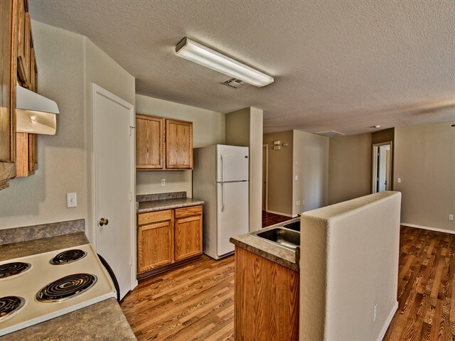 Building Photo - 2040 S 72nd Ln