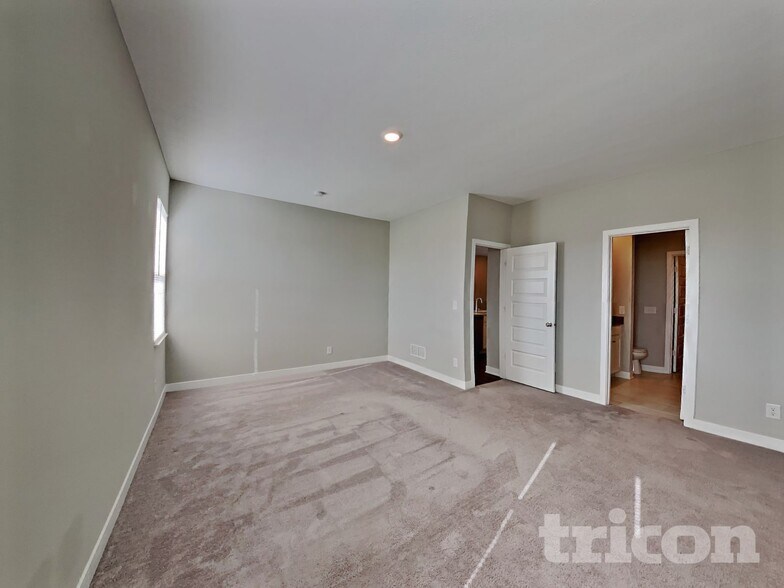 Building Photo - 224 Bluestem Ln