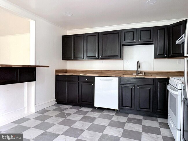 Building Photo - 424 Lippincott Ave