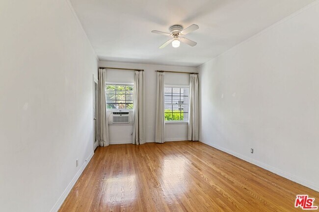 Building Photo - 117 1/2 N Harper Ave