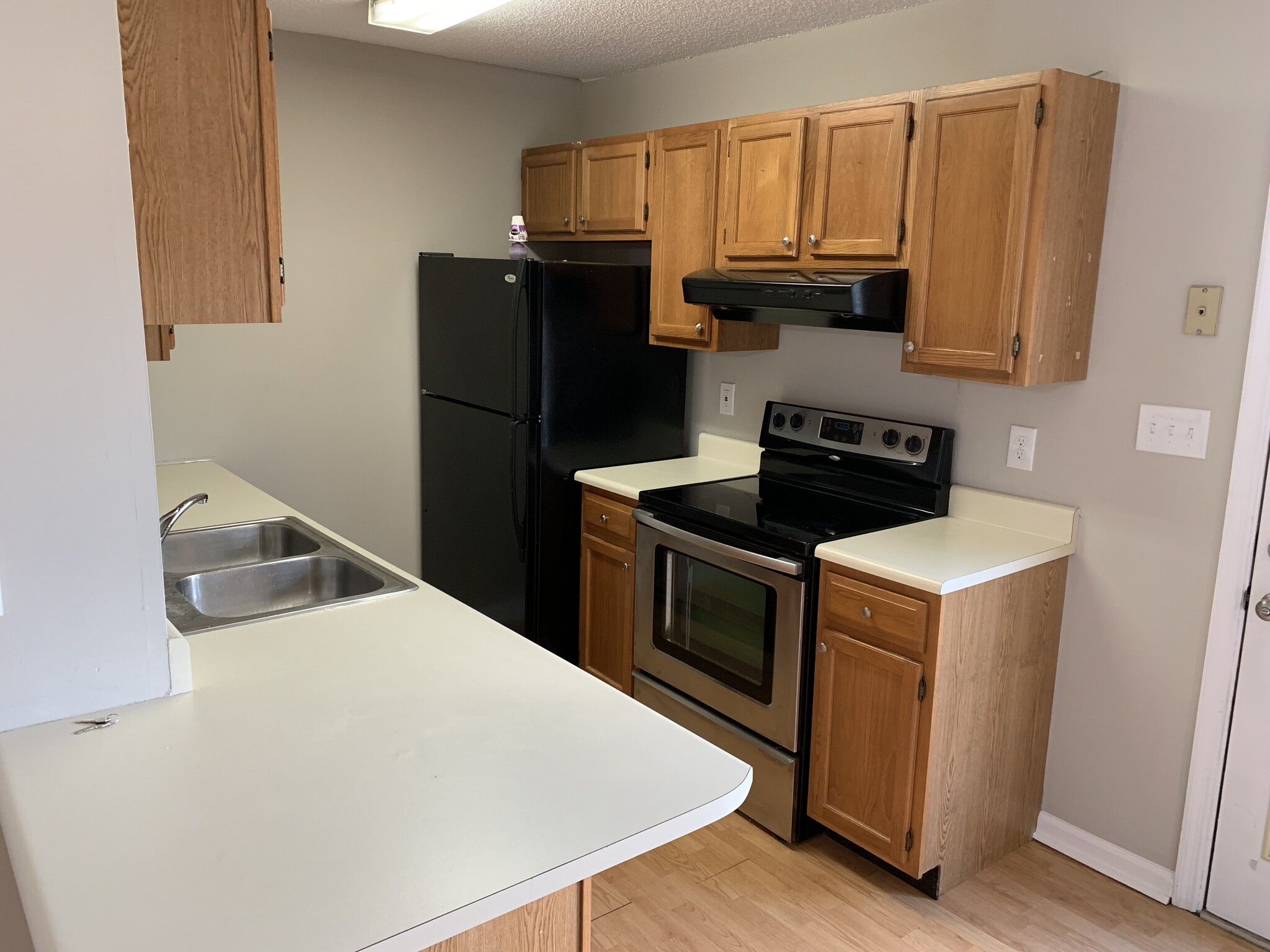 Building Photo - 1046 Blinken St