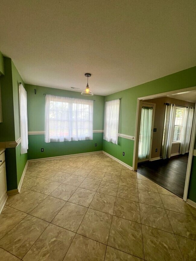 Building Photo - 3BR/2Bath/1 Garage/Fenced! Quail Woods community in the poplar Gorden Rd, North Wilmington area