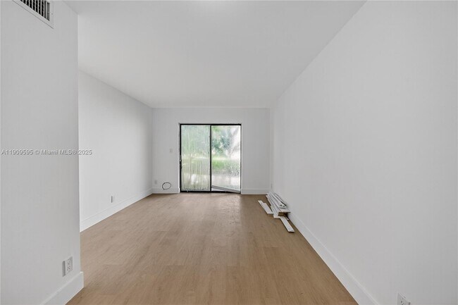 Building Photo - 4198 Lakeside Dr