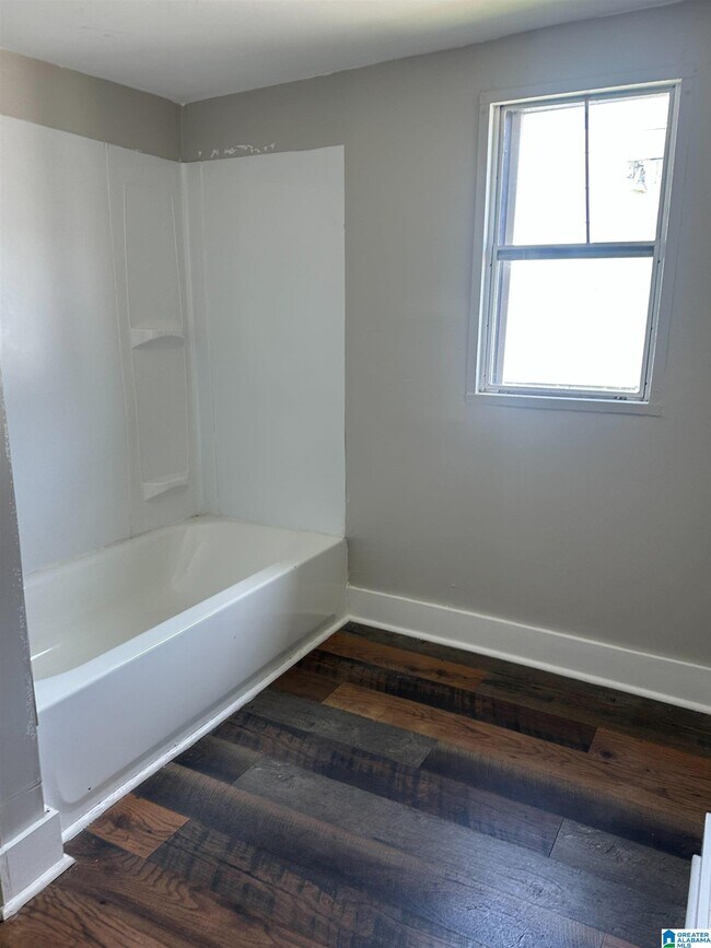 Building Photo - 1304 Avenue G