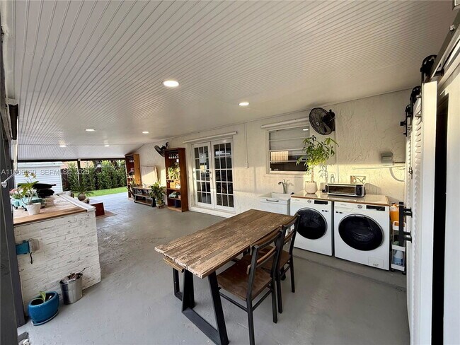 Building Photo - Southwest 125th Avenue Road, Miami, FL 33177 - 3 BR 1.5 BA single-family home