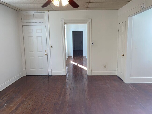Building Photo - Coming soon- Spacious 2 bedroom home in Po...