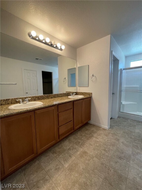 Building Photo - 6124 Castle Gardens Ave