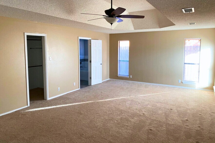 Building Photo - 4406 Parkhurst Dr