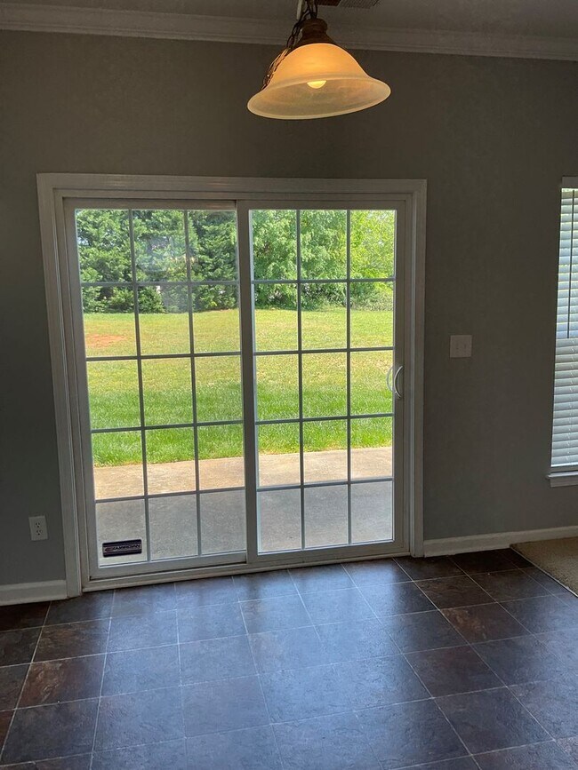 Building Photo - Beautiful 4BR Home In Bethesda Oaks !