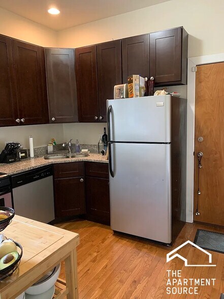 Building Photo - 851 W Fletcher St